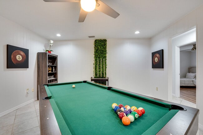 Building Photo - 8644 Sandberry Blvd