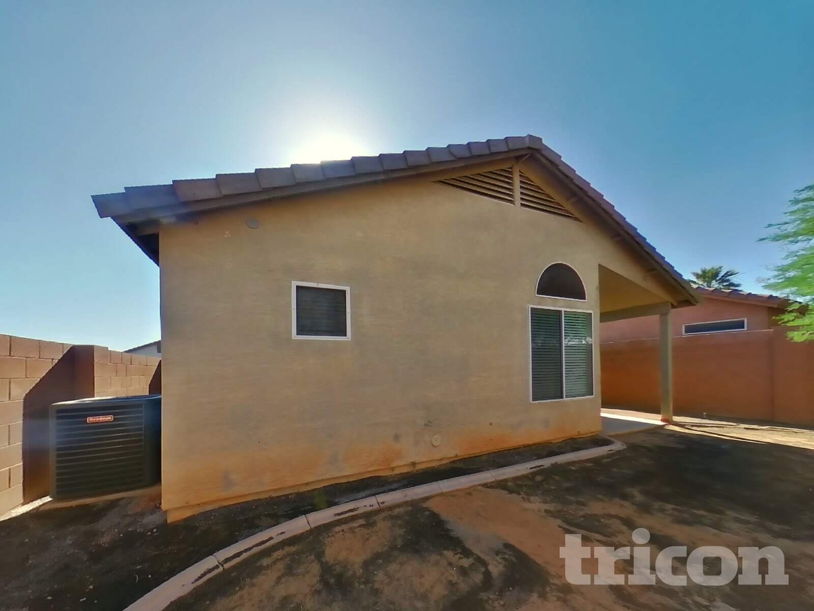 Building Photo - 4005 E La Salle St