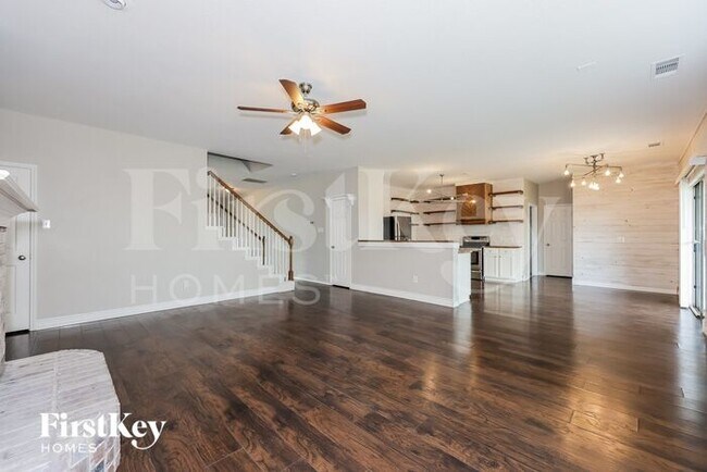 Building Photo - 10700 Lipan Trail