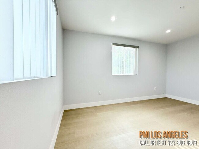 Building Photo - 208 1/2 E 87th St