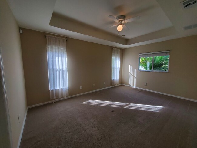 Building Photo - Quiet Buckingham Living