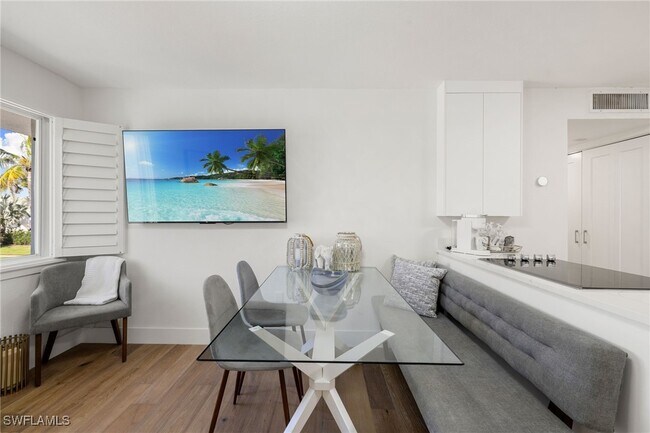 Building Photo - 175 5th Ave S