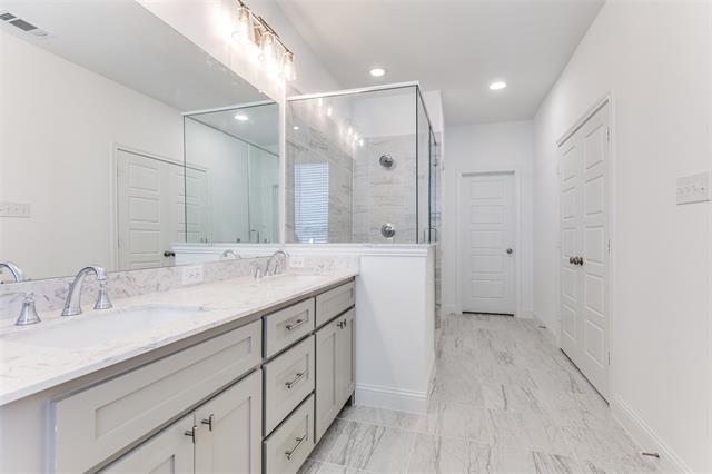 Building Photo - 6344 Oakbend Cir