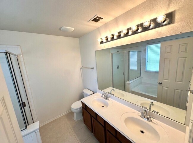 Building Photo - 224 Mulberry Dr