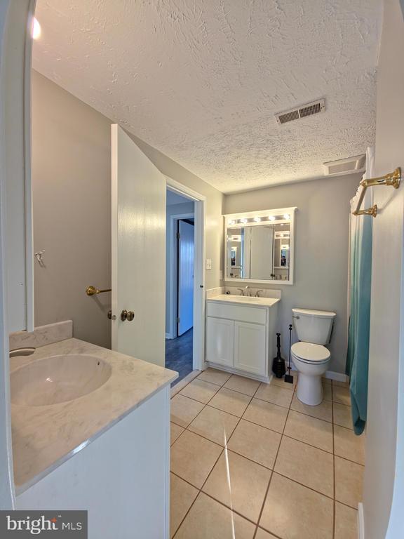 Building Photo - 1640 Fieldthorn Dr