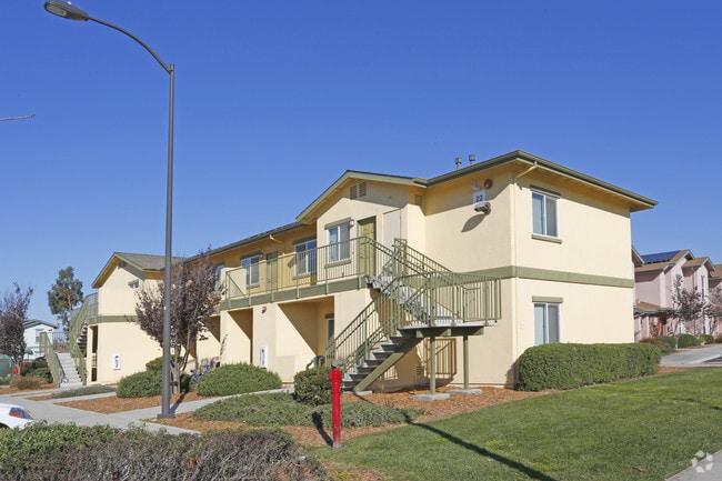 Building Photo - 425 Benito St