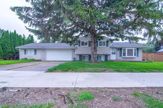 Building Photo - 40611 W 10 Mile Rd