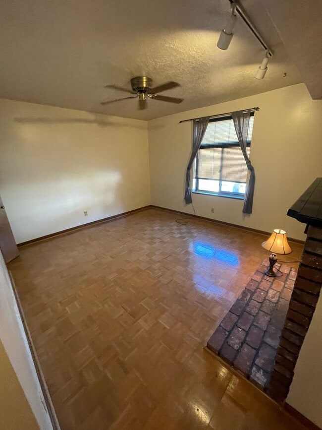 Building Photo - Mt. Washington 2bed/1bath!!!