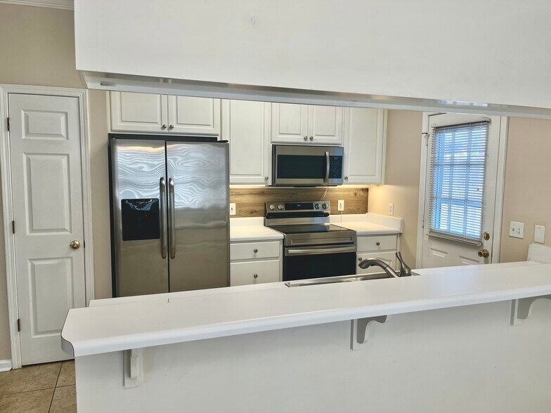 Building Photo - 6214 E Azalea Ave