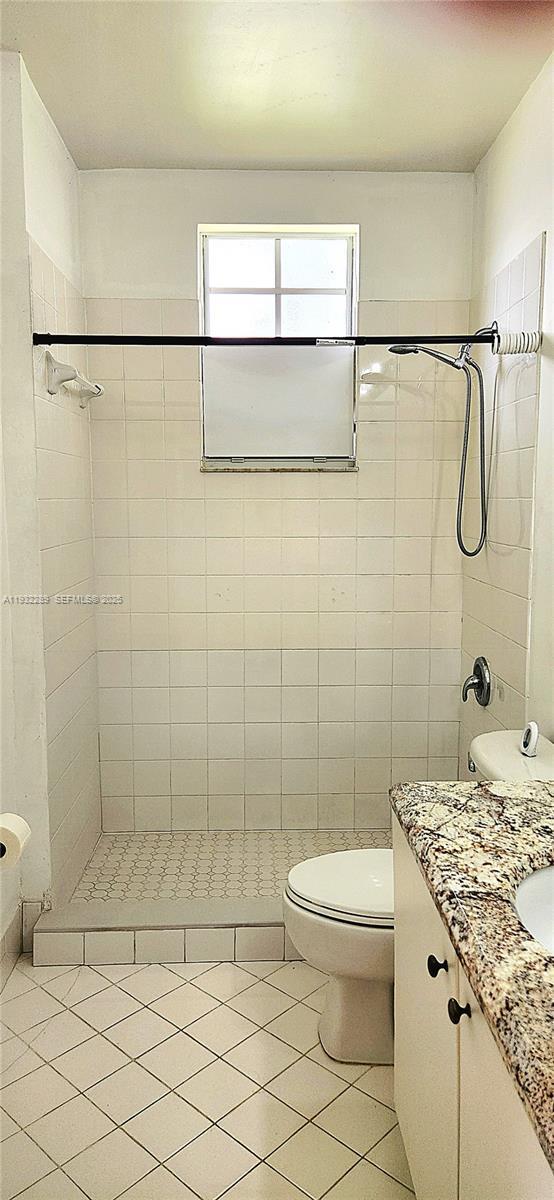 Building Photo - 3350 NE 13th Cir Dr