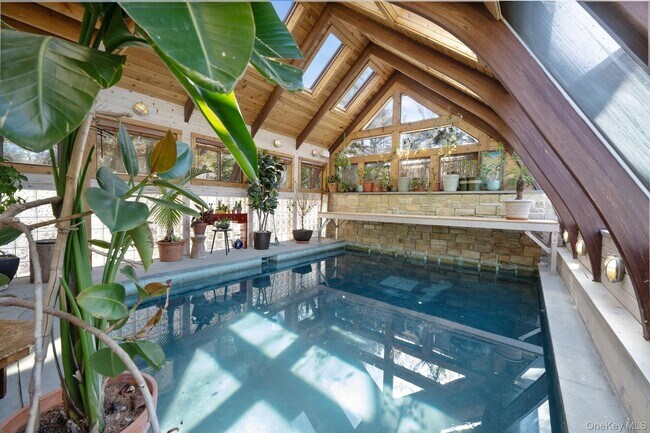 Building Photo - 1 Burkeshire Dr