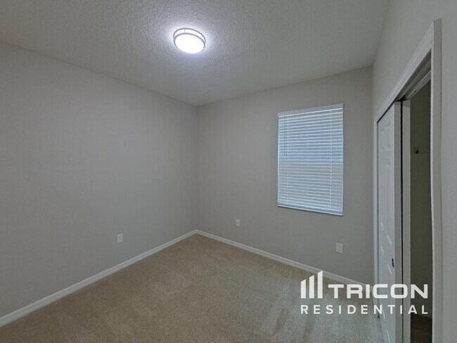 Building Photo - 10710 Southern Forest Dr