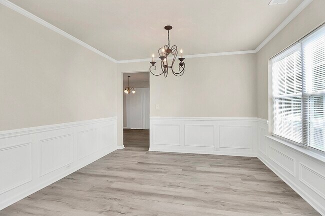 Building Photo - 10741 Mountain Springs Dr