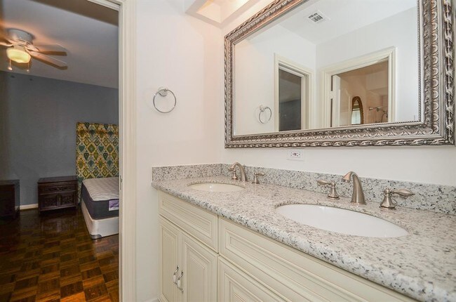 Building Photo - 8606 Oakford Dr