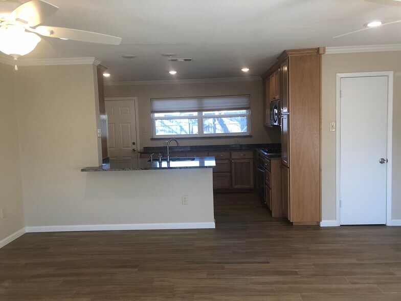 Building Photo - 1205 Fairfield St