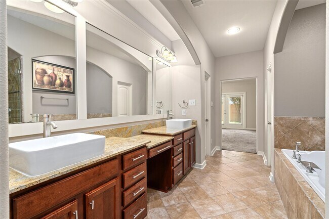 Building Photo - 6039 Yale St