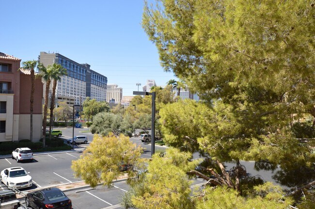 Building Photo - 230 E Flamingo Rd