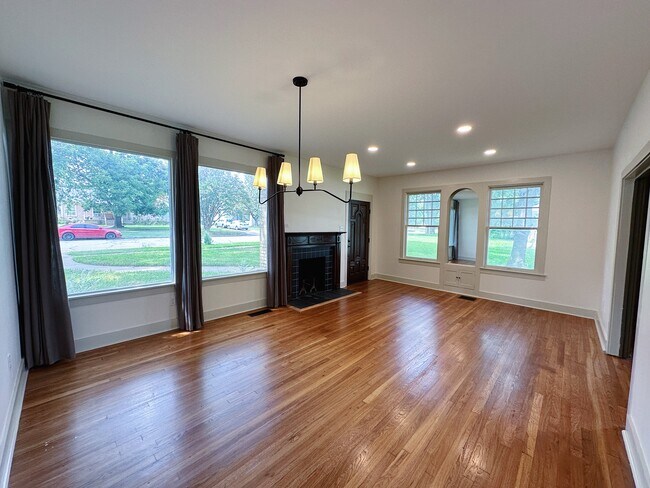 Building Photo - 2726 Sanger Ave