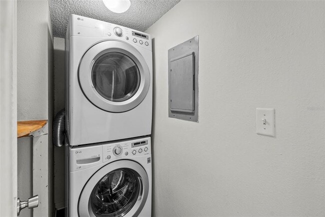 Building Photo - 1918 Pelican Landing Blvd