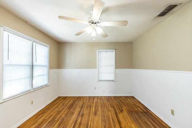 Building Photo - 2-Bedroom Home - Cozy 705 sq ft Oasis with...