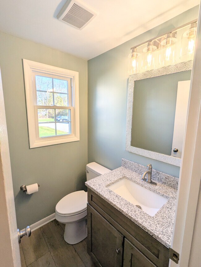 Powder Room - 9 Willowick Dr