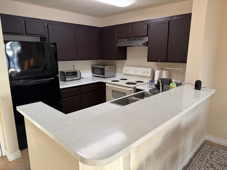 Building Photo - 8889 Caminito Plaza Centro