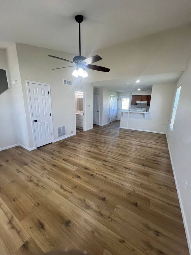 Building Photo - 2511-2511 Carnation Dr