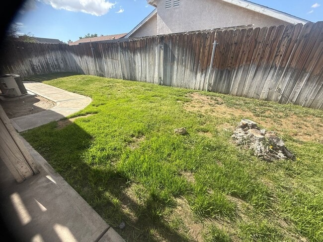Building Photo - Victorville Home- Nice 2 Bedroom, 2 Bathro...