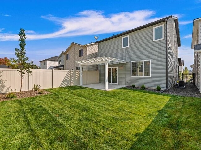 Building Photo - Must See!  Ready to move in! 4 bedroom, 2 bath home available in Verado with landscaping Included!