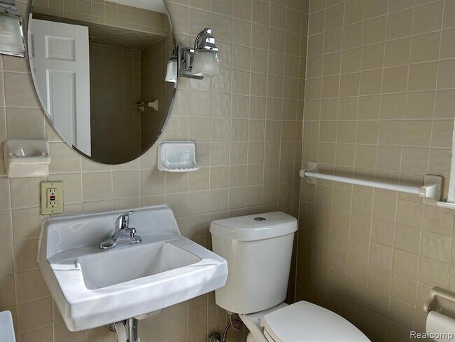 Building Photo - 13336 Balfour Ave