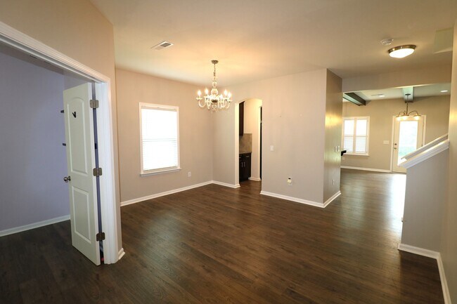 Building Photo - 4515 Wedge Dr