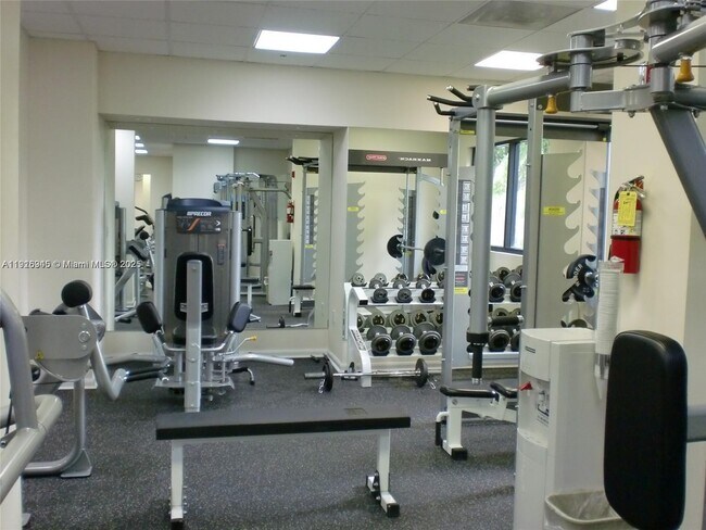 Building Photo - 2333 Brickell Ave