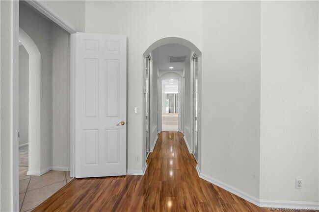 Building Photo - 2529 SW Park Meadows Trail