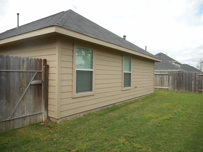 Building Photo - 22334 Queenbury Hills Dr