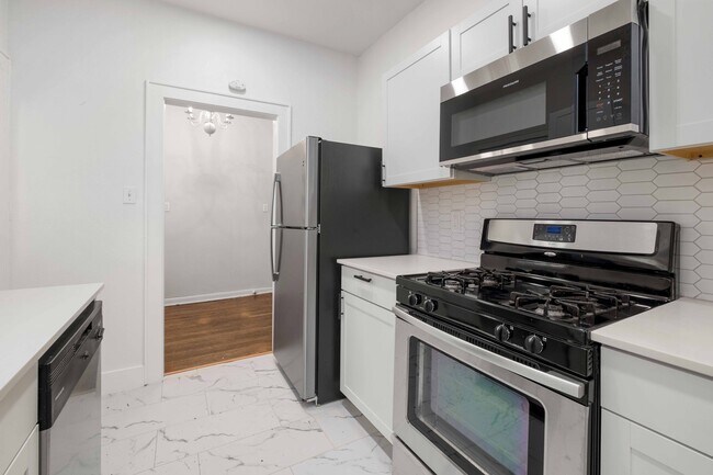 Building Photo - 202 E 31st St