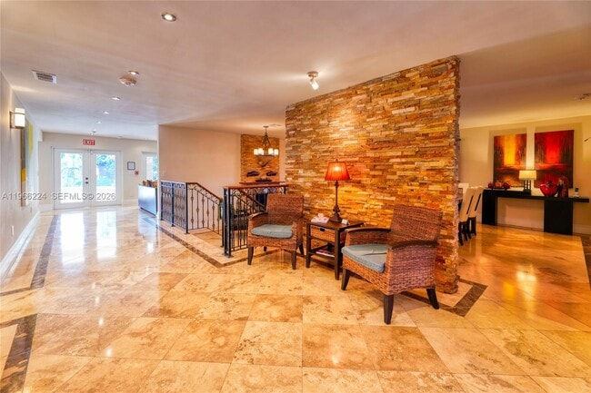 Building Photo - 5826 SW 17th St