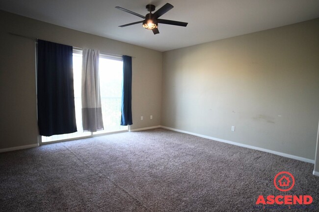 Building Photo - Cutest Condo  in Downtown Bakersfield!