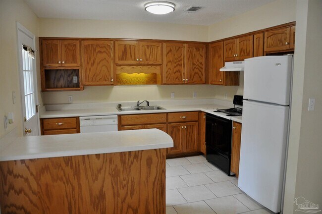 Building Photo - 5871 Locust St