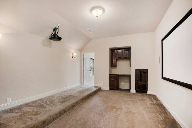 Building Photo - The Epitome of Luxury Living beautiful 4 bed 4 bath