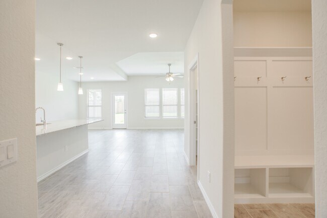 Building Photo - 3 Pioneer Canyon Pl