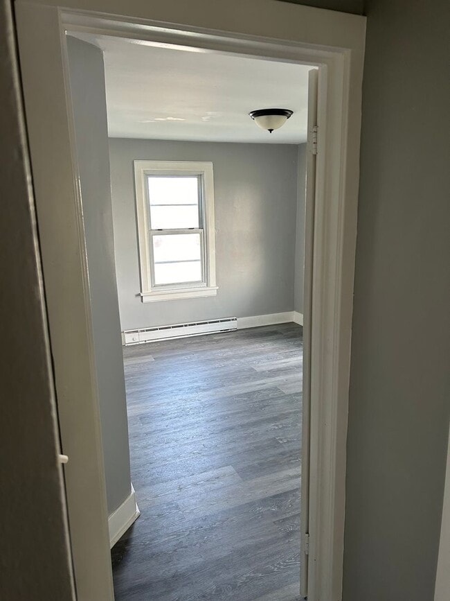 Building Photo - 2 Bedroom / 1 Bath House in Canton IL