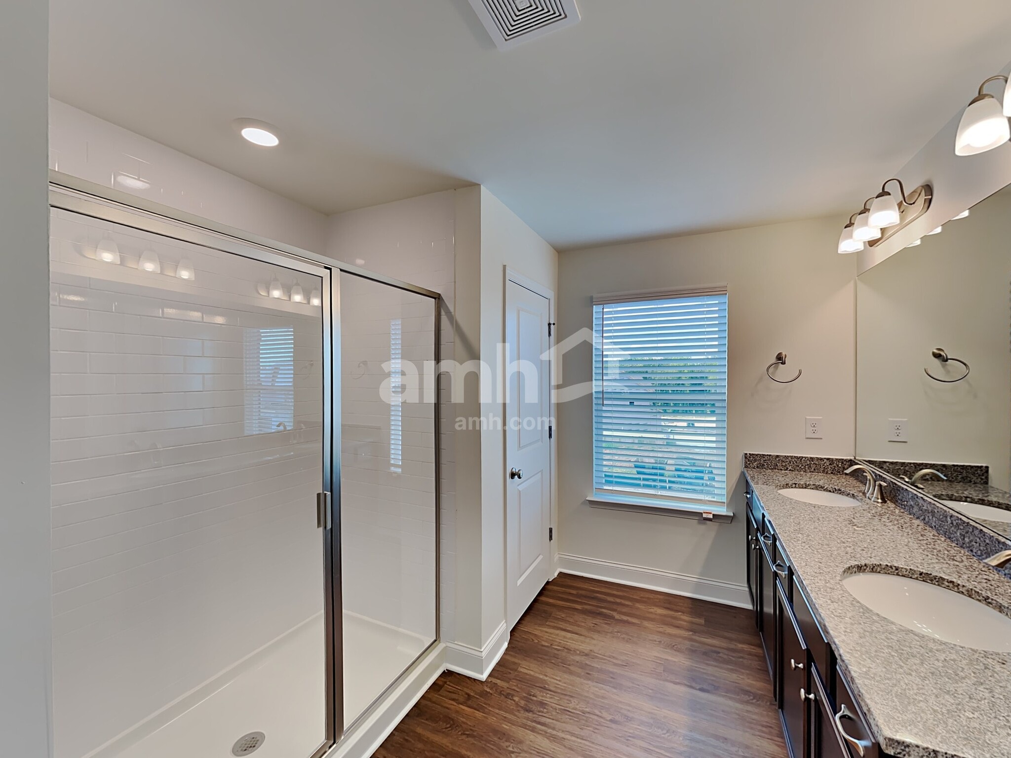 Building Photo - 546 Slew Dr