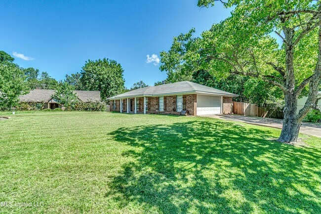 Building Photo - 348 Durham Ct