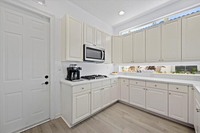 Building Photo - 956 Mill Creek Dr
