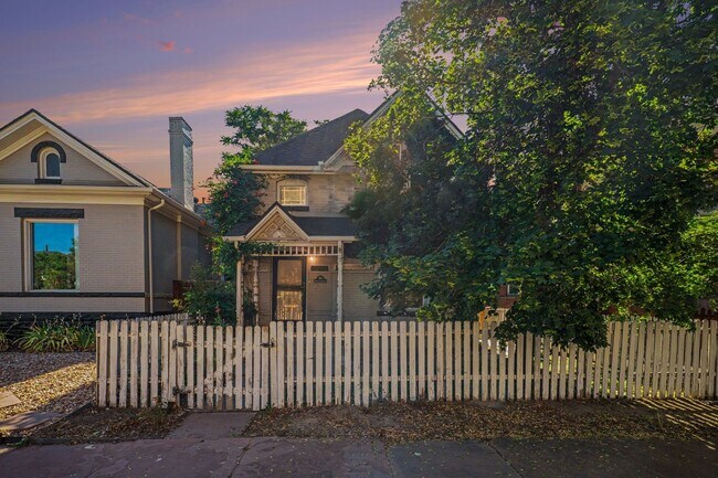 Building Photo - Comfort & Convenience in the Heart of Denver – 3BR/2BA