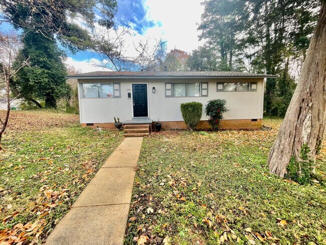 Primary Photo - Introducing a charming 3 bedroom, 1 bathroom house located in the heart of Charlotte, NC.