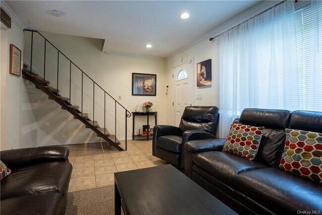 Building Photo - 204 Old Country Rd