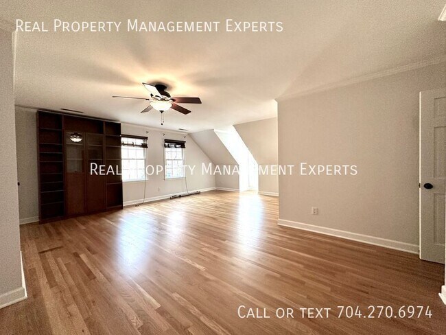 Building Photo - 640 Barington Pl