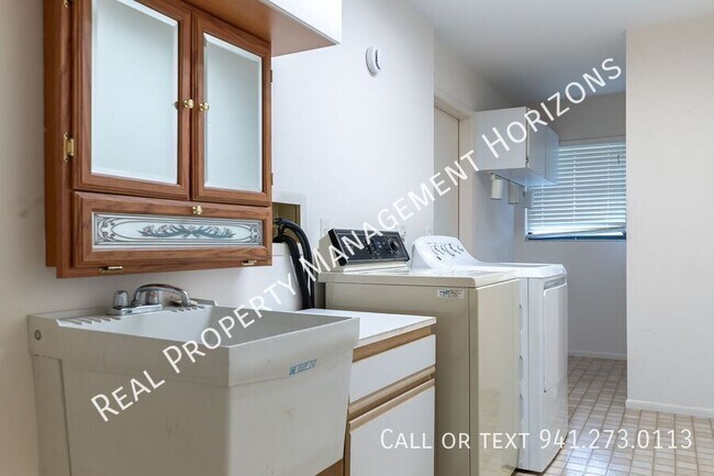 Building Photo - 534 Warwick Ln