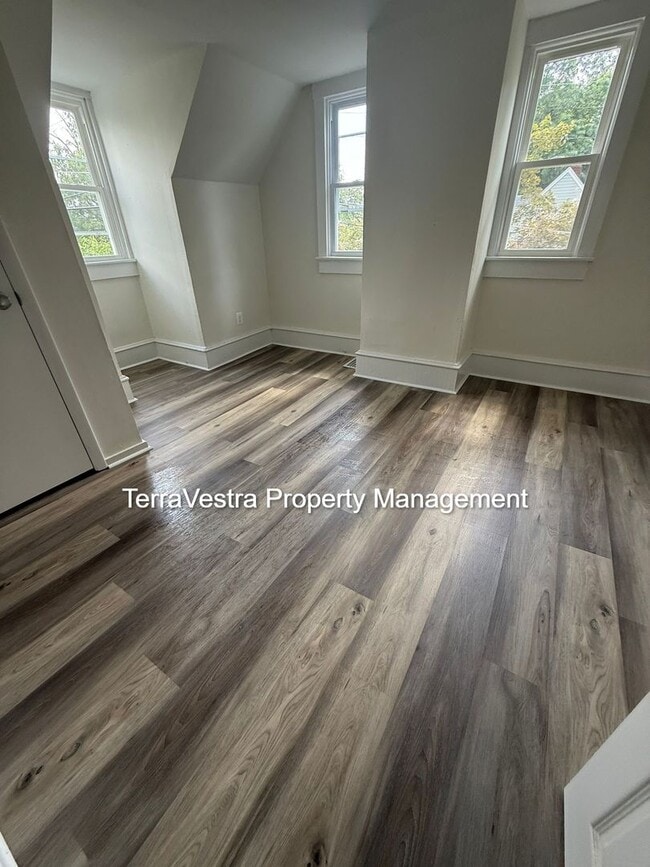 Building Photo - Single family home in Upper Deerfield!